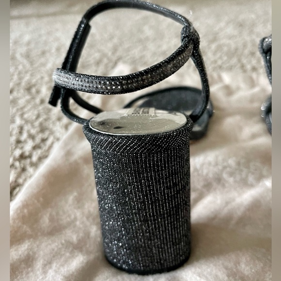 Badgley Mischka Rebekah Strappy Silver/Black Strappy BlockHeel Sandals wDust Bag - Picture 6 of 9